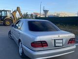 Mercedes-Benz E 320 1997 года за 2 200 000 тг. в Астана – фото 4