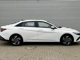 Hyundai Elantra 2023 года за 8 200 000 тг. в Алматы – фото 3