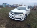 Toyota Camry 2014 годаүшін8 100 000 тг. в Актобе – фото 2