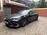Lexus ES 250 2022 года за 20 300 000 тг. в Алматы