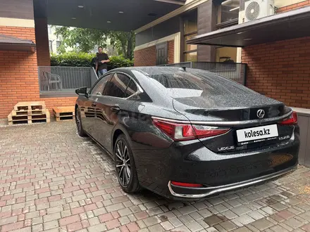 Lexus ES 250 2022 года за 20 300 000 тг. в Алматы – фото 4