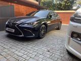 Lexus ES 250 2022 года за 20 900 000 тг. в Алматы