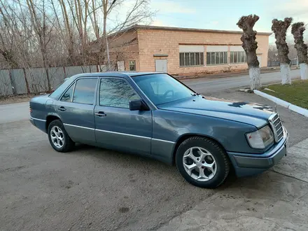 Mercedes-Benz E 220 1991 года за 2 300 000 тг. в Кокшетау