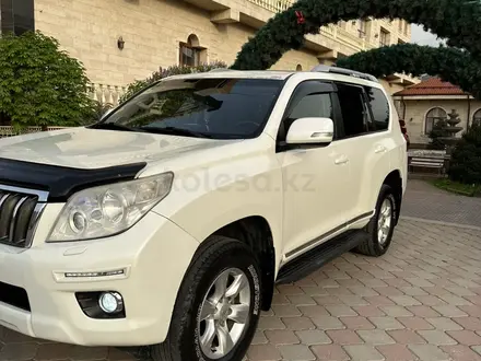 Toyota Land Cruiser Prado 2013 года за 15 950 000 тг. в Алматы – фото 2