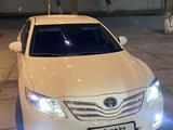 Toyota Camry 2010 года за 7 850 000 тг. в Шымкент