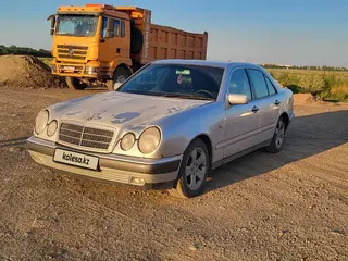 Mercedes-Benz E 240