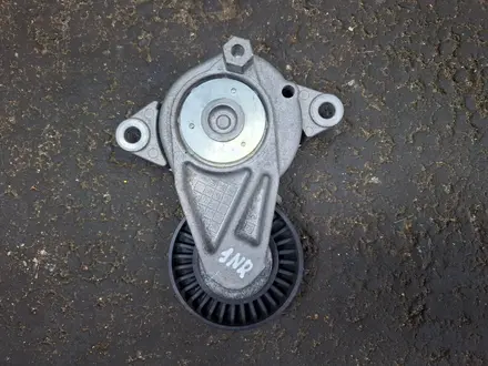 Натяжной ролик Toyota 1NR-FE 1662047030 1.3L Corolla за 8 000 тг. в Алматы – фото 2