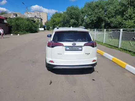 Toyota RAV4 2017 года за 13 500 000 тг. в Петропавловск – фото 3