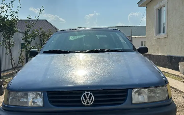 Volkswagen Passat 1994 годаfor1 500 000 тг. в Атырау