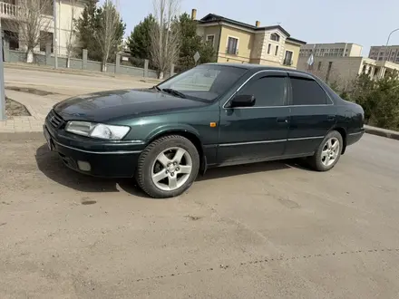Toyota Camry 1999 года за 3 400 000 тг. в Астана – фото 2