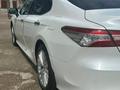 Toyota Camry 2018 года за 15 200 000 тг. в Жетысай – фото 4