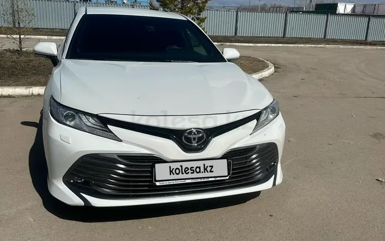 Toyota Camry 2018 года за 15 200 000 тг. в Жетысай