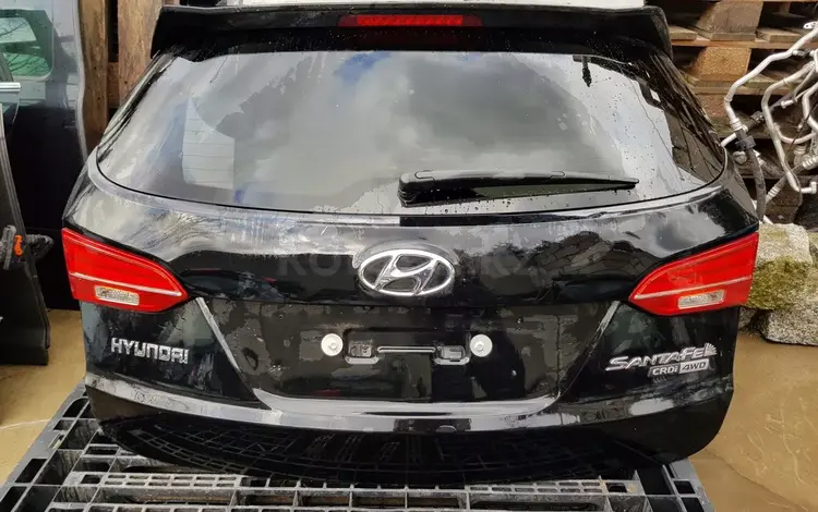 Дверь багажника Hyundai Santa Fe за 10 000 тг. в Алматы