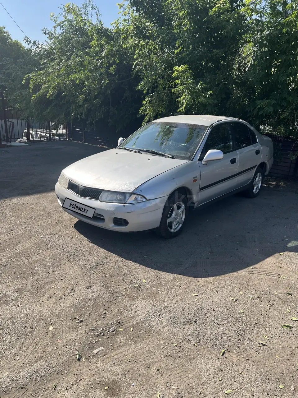 Mitsubishi Carisma, 1998