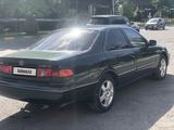 Toyota Camry 2001 года за 4 500 000 тг. в Шымкент – фото 2