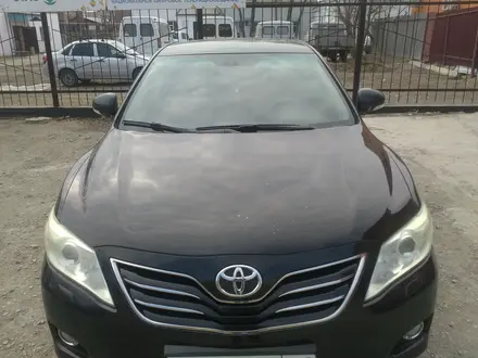 Toyota Camry 2011 года за 9 000 000 тг. в Атырау – фото 2