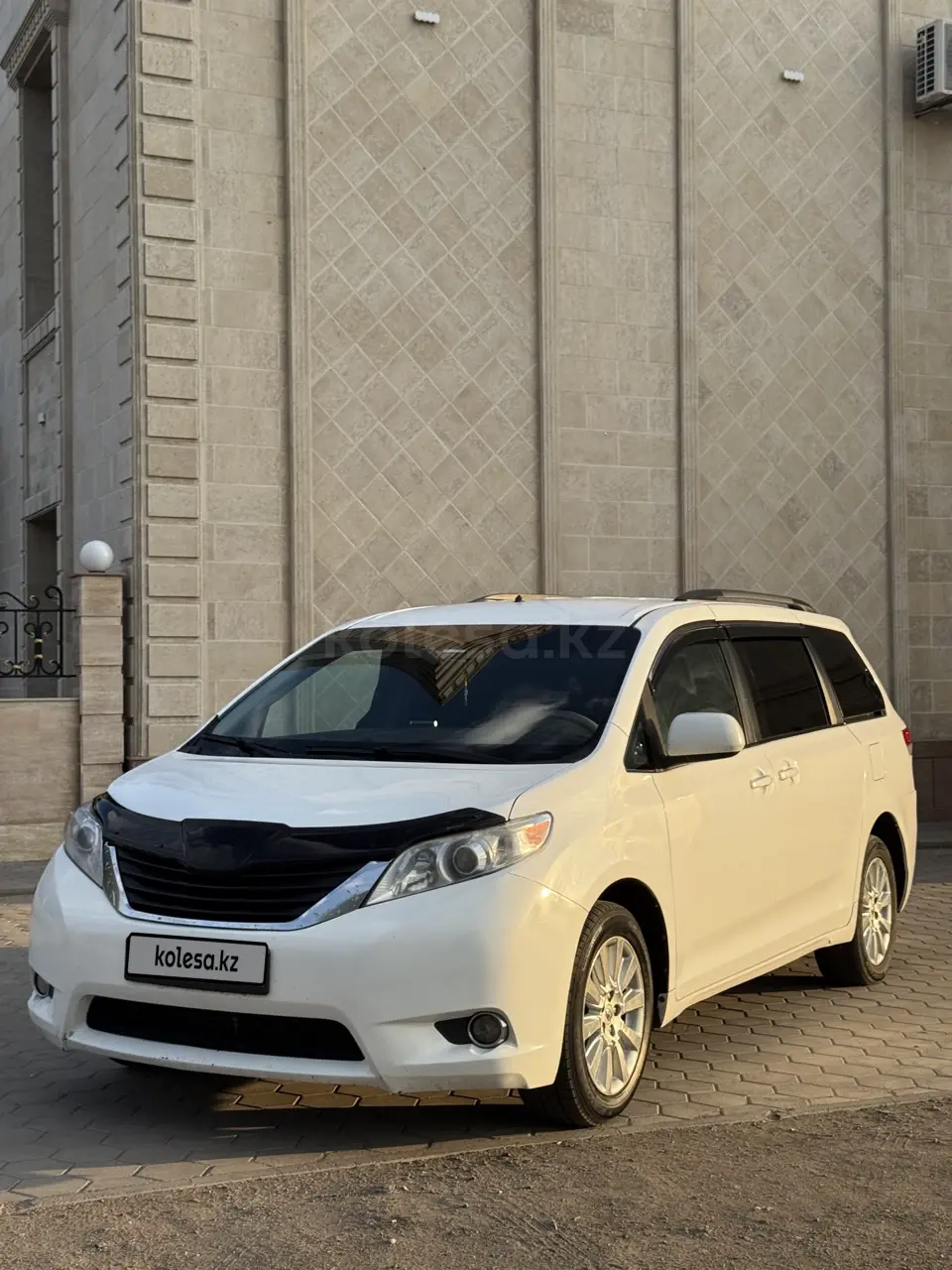 Toyota Sienna, 2010