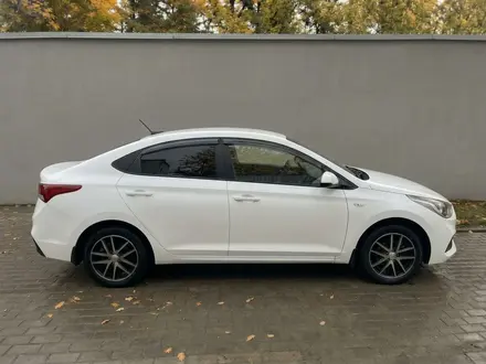 Hyundai Accent 2019 года за 7 000 000 тг. в Актобе – фото 4