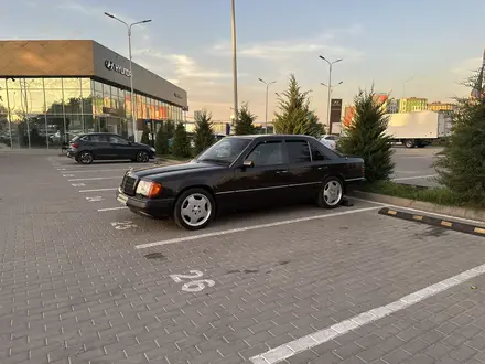 Mercedes-Benz E 320 1992 года за 4 200 000 тг. в Алматы – фото 2