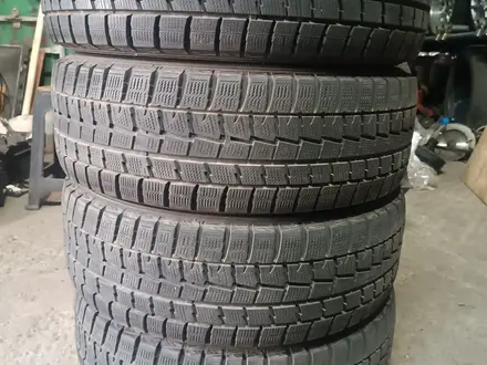 Комплект зимней резины 215/65 r16 Dunlop за 85 000 тг. в Алматы