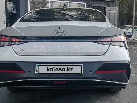 Hyundai Elantra 2024 года за 8 700 000 тг. в Алматы – фото 4