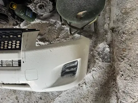 Передний бампер на Toyota Rav4 б/у оригинал за 150 000 тг. в Астана – фото 3