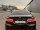 Toyota Camry 2019 года за 13 200 000 тг. в Алматы – фото 4