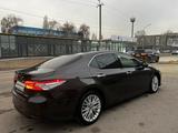 Toyota Camry 2019 года за 13 200 000 тг. в Алматы – фото 5