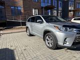 Toyota Highlander 2016 года за 14 800 000 тг. в Актобе – фото 2