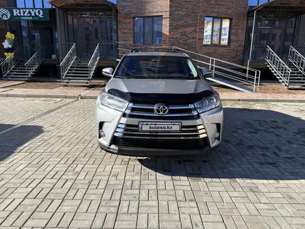 Toyota Highlander 2016 года за 14 800 000 тг. в Актобе