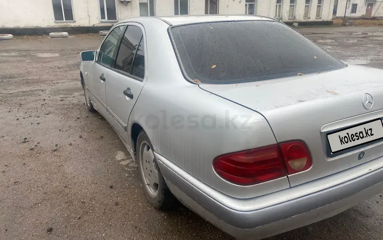 Mercedes-Benz E 230 1995 годаүшін2 450 000 тг. в Караганда