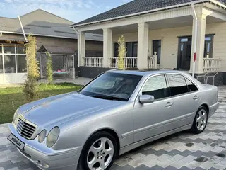 Mercedes-Benz E 320