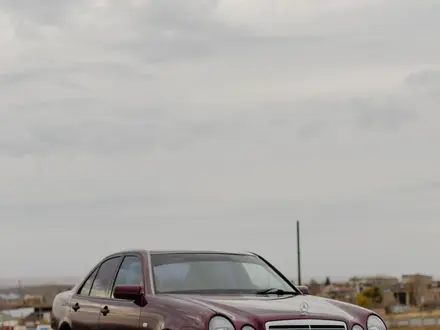 Mercedes-Benz E 230 1996 года за 3 000 000 тг. в Астана – фото 2