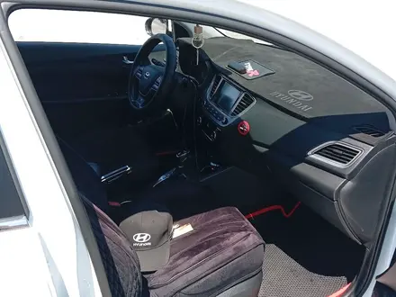 Hyundai Accent 2020 года за 7 500 000 тг. в Актау – фото 2