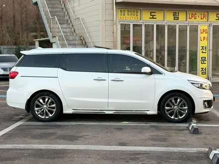 Kia Carnival 2015 года за 10 700 000 тг. в Шымкент – фото 8