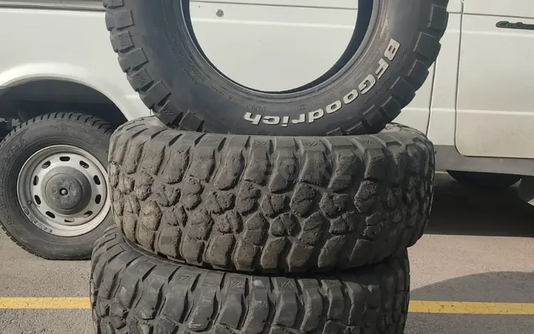 Комплект 265/70R17. Состояние хорошее. Грязевая резина. за 160 000 тг. в Алматы