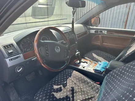Volkswagen Touareg 2005 года за 4 200 000 тг. в Алматы – фото 11