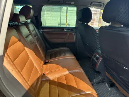 Volkswagen Touareg 2005 года за 4 200 000 тг. в Алматы – фото 13