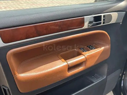 Volkswagen Touareg 2005 года за 4 200 000 тг. в Алматы – фото 15