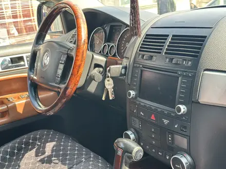 Volkswagen Touareg 2005 года за 4 200 000 тг. в Алматы – фото 5