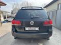 Volkswagen Touareg 2005 года за 4 200 000 тг. в Алматы – фото 6