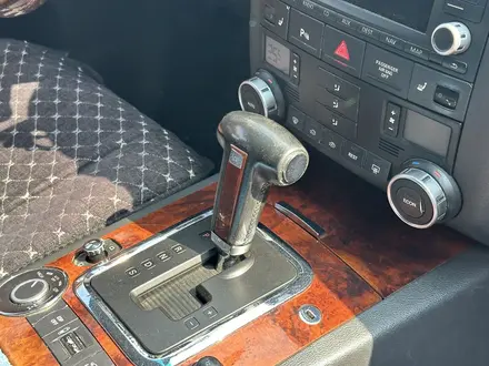 Volkswagen Touareg 2005 года за 4 200 000 тг. в Алматы – фото 8
