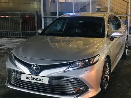 Toyota Camry 2018 года за 13 500 000 тг. в Алматы – фото 3