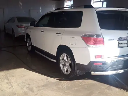 Toyota Highlander 2011 года за 13 000 000 тг. в Актау – фото 3