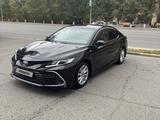 Toyota Camry 2021 года за 14 900 000 тг. в Семей