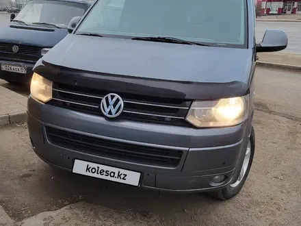 Volkswagen Caravelle 2010 года за 9 500 000 тг. в Уральск – фото 2