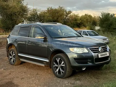 Volkswagen Touareg 2007 года за 6 500 000 тг. в Степногорск