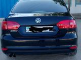 Volkswagen Jetta 2013 года за 6 500 000 тг. в Актобе – фото 4