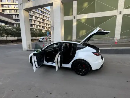 Tesla Model Y 2022 года за 15 000 000 тг. в Алматы – фото 9