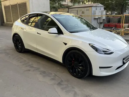 Tesla Model Y 2022 года за 15 000 000 тг. в Алматы – фото 3